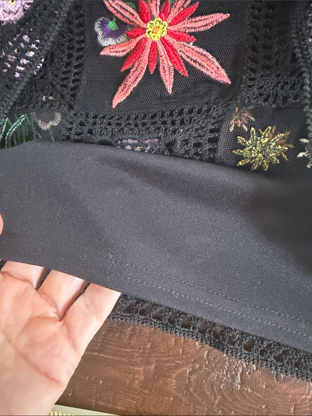 Boho Floral Granny Square Crochet Tank Top Black Embroidered Mesh M - Picture 9 of 12
